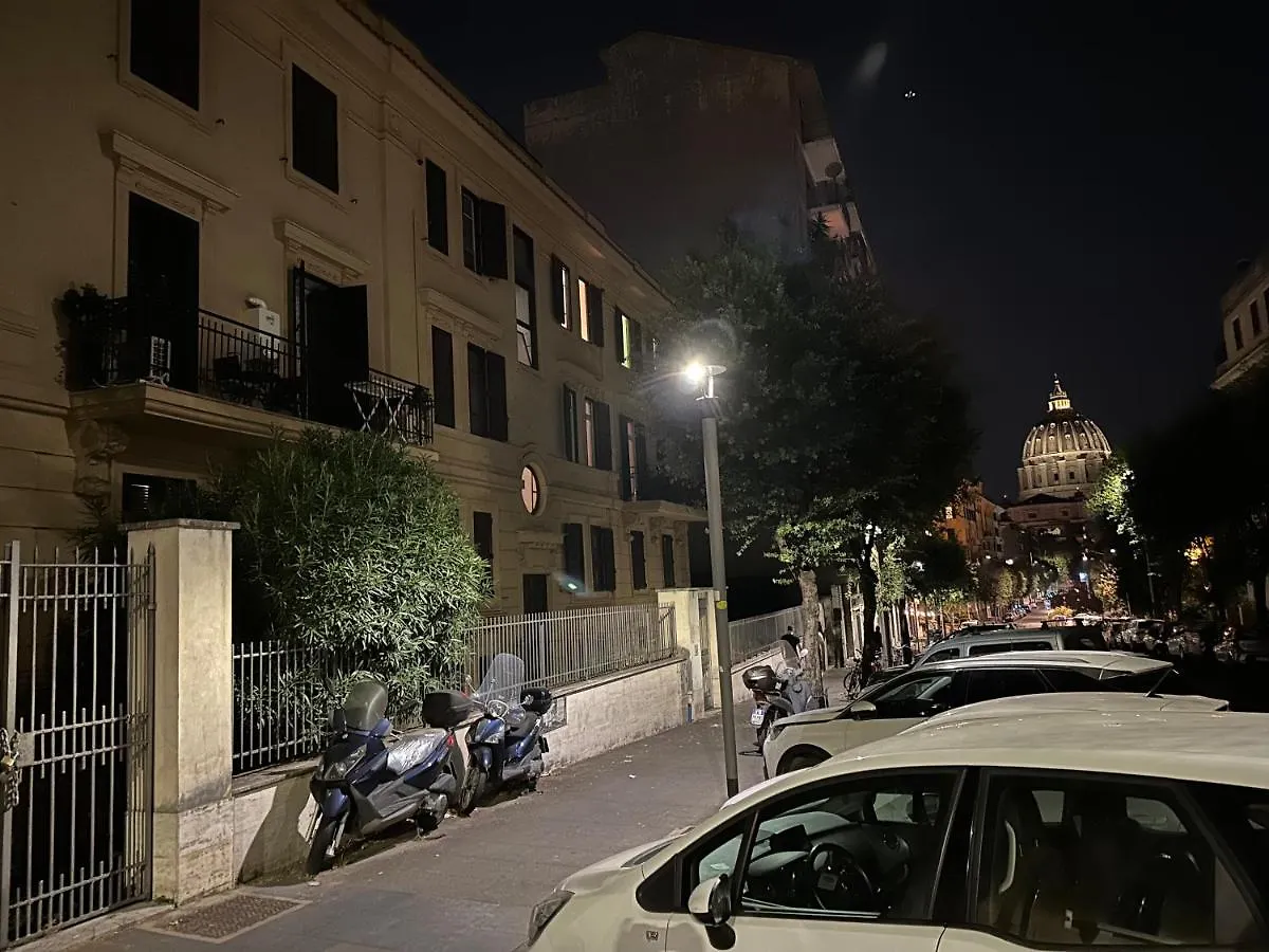 Vatican Home Roma 0*,